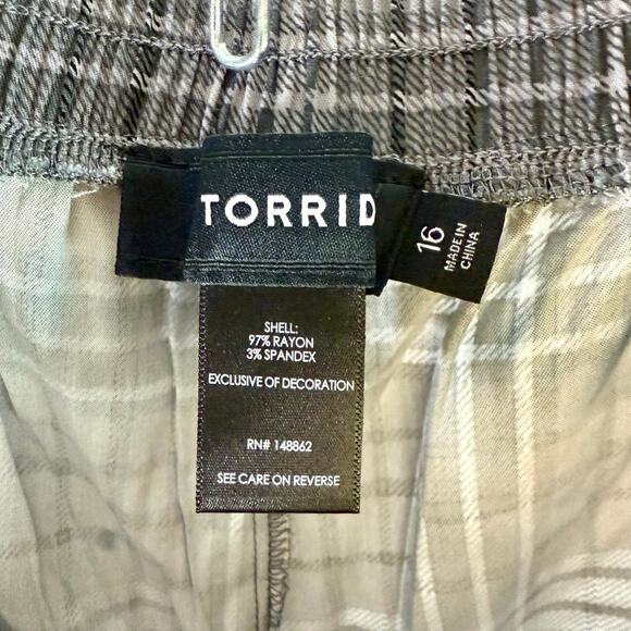 Torrid Women's 16 Gray Plaid Relaxed Taper Challis Plaid High Rise Cropped Pants - Picture 9 of 11